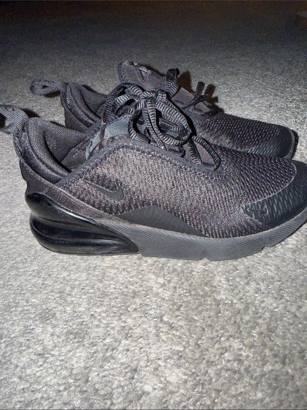 Nike Black Low-Top Knit Sneakers with Air Heel